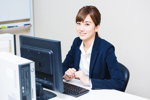 【未経験者活躍中・土日祝休日・入力メインの経理事務(千葉市美浜区の勤務)】時給1400円+交通費支給 9:00~17:15分までの勤務でお仕事と家庭の両立OK