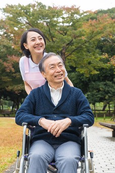 やりがいを感じましょう 資格不要の介護業務 正社員 求人 募集 正社員や派遣社員の求人 転職情報ならジェイウェイブ やりがいを感じましょう 資格不要の介護業務 正社員 求人 募集 正社員や派遣社員の求人 転職情報ならジェイウェイブ