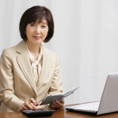 【高時給&日勤&土日祝休み-書類記入やデータ入力等の経理スタッフ♪】