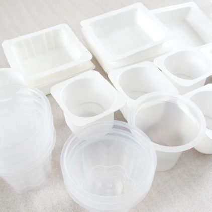 【プラスチック容器をパッと見て違和感があるものを除去作業】
